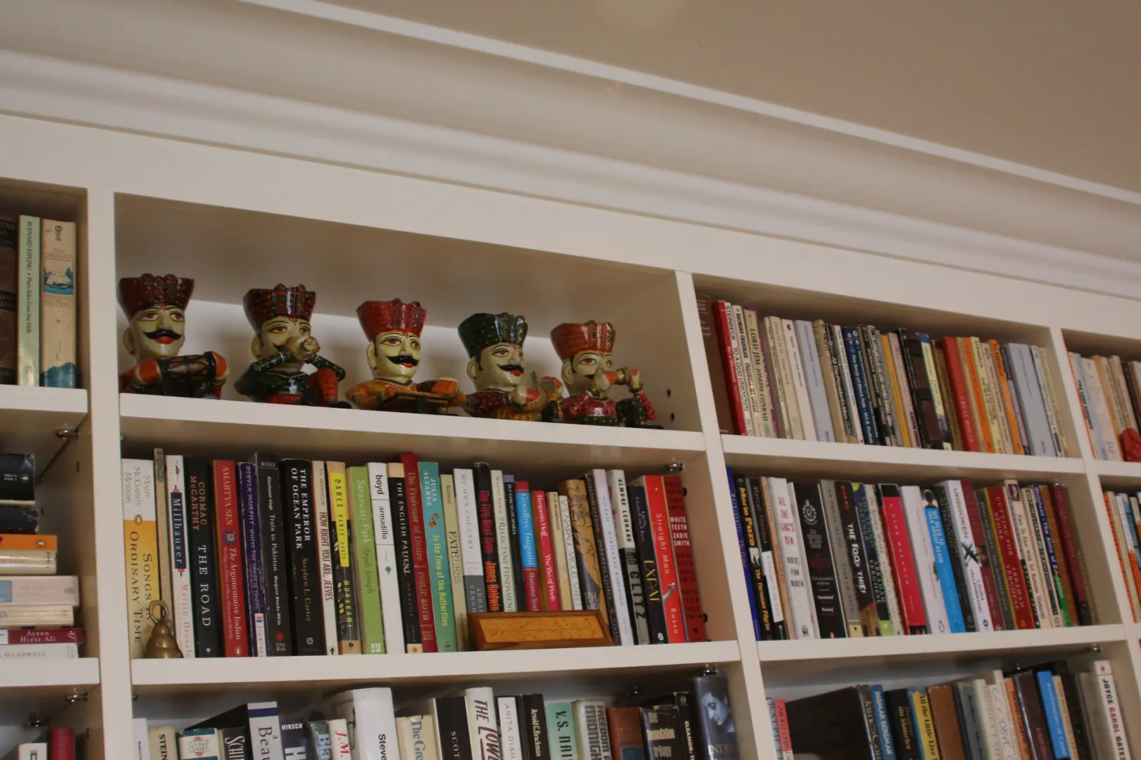 Wall-to-wall bespoke library joinery in the Fitzrovia apartment